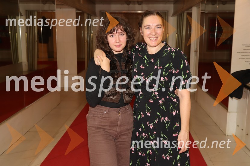  Jana Bjelobrk;  Maša Žilavec, igralkaSamo ne se ustavit!, premiera drame v SNG Maribor