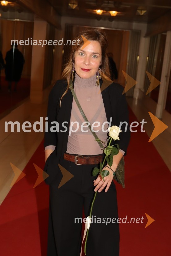  Ana Urbanc, igralkaSamo ne se ustavit!, premiera drame v SNG Maribor