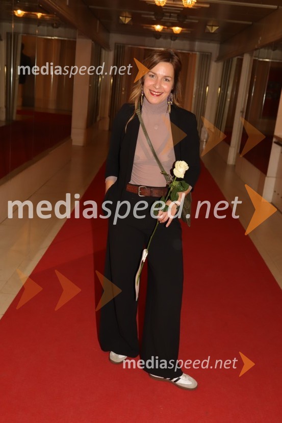  Ana Urbanc, igralkaSamo ne se ustavit!, premiera drame v SNG Maribor