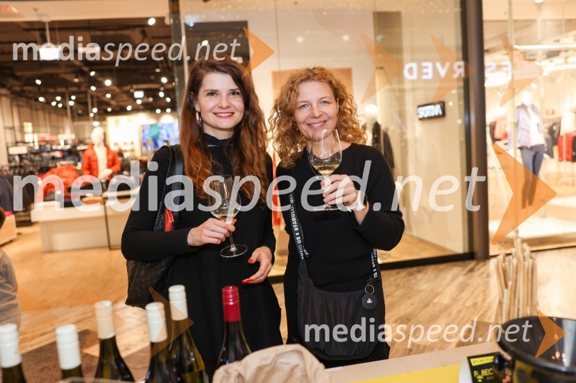  Maja Trbanc; mag. Tadeja Kuhar, svetovalka za odnose z javnostmi, Državna revizijska komisijaPubeci 2022 v centru Aleja Ljubljana