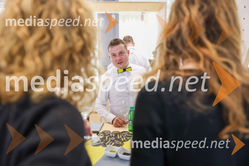  Samo Krajnc, Vino KrajncPubeci 2022 v centru Aleja Ljubljana