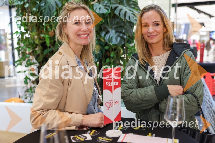  Alenka Birk, stilistka;  Mateja Špiranec, revija BZPubeci 2022 v centru Aleja Ljubljana