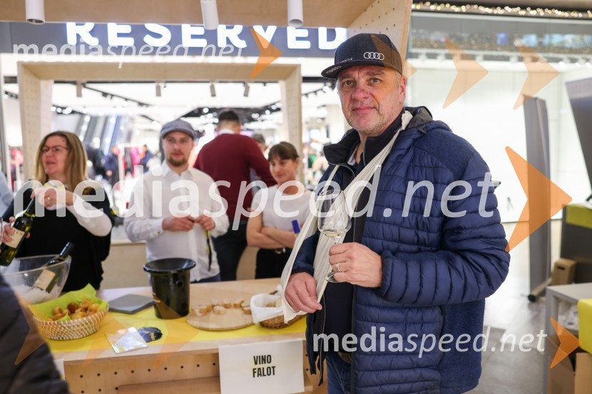  Aleš RadeljPubeci 2022 v centru Aleja Ljubljana