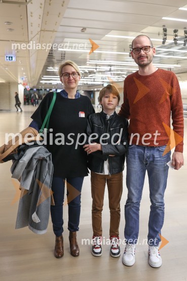  Maja Tašner Vatovec;  ... ;  Matej Tašner Vatovec, poslanec Združene leviceDANCE ME, premiera plesne predstave v Cankarjevem domu