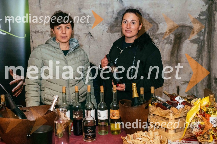 Tanja in Maša (Vina na hribu)Vinska pot v rovih pod starim Kranjem 2022, sobota