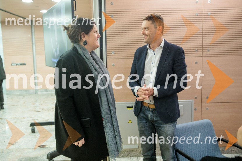  Uršula Cetinski, generalna direktorica, Cankarjev dom; mag. Boštjan Škufca Zaveršek, podpredsednik uprave, Telekom Slovenija33. LIFFE, zaključek ljubljanskega mednarodnega filmskega festivala