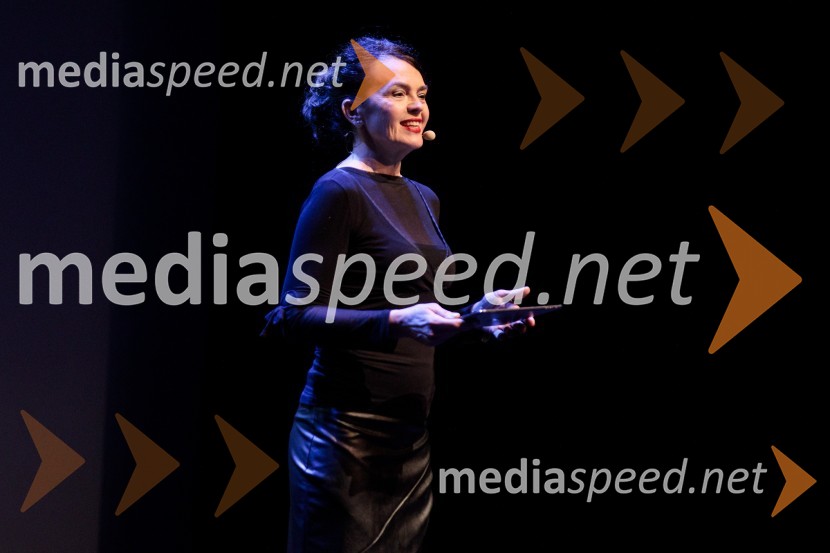  Andreja Jernejčič, direktorica podjetja za piar, digitalni piar, komuniciranje, treninge javnega nastopanja in izobraževanja Lin&Nil33. LIFFE, zaključek ljubljanskega mednarodnega filmskega festivala