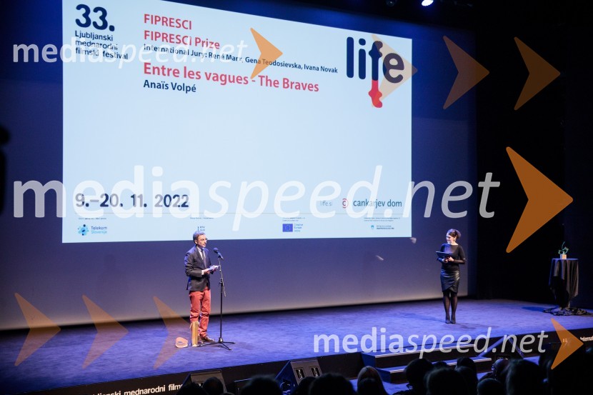  Karl Cogard, direktor, Francoski inštitut v Sloveniji;  Andreja Jernejčič, direktorica podjetja za piar, digitalni piar, komuniciranje, treninge javnega nastopanja in izobraževanja Lin&Nil33. LIFFE, zaključek ljubljanskega mednarodnega filmskega festivala