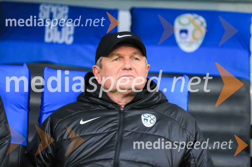  Matjaž Kek, selektor slovenske nogometne reprezentanceNogometna tekma Slovenija - Črna gora