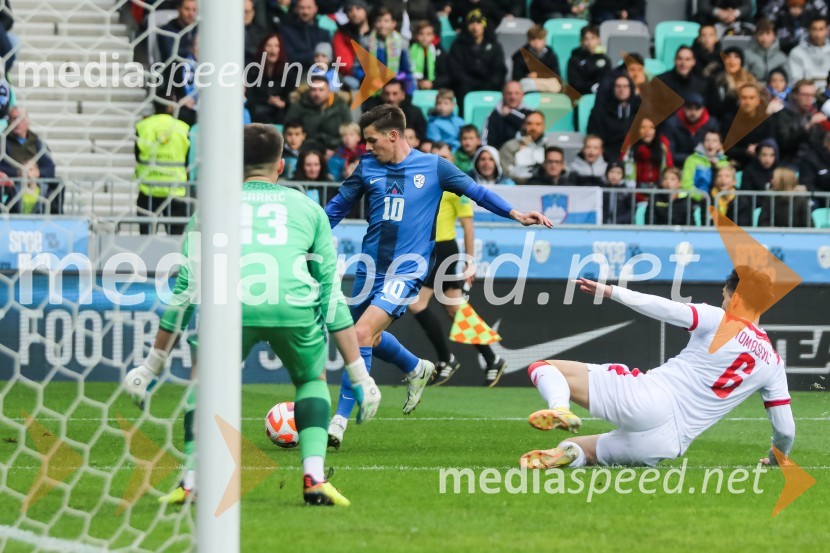  Miha Zajc, nogometaš, Fenerbahče SKNogometna tekma Slovenija - Črna gora