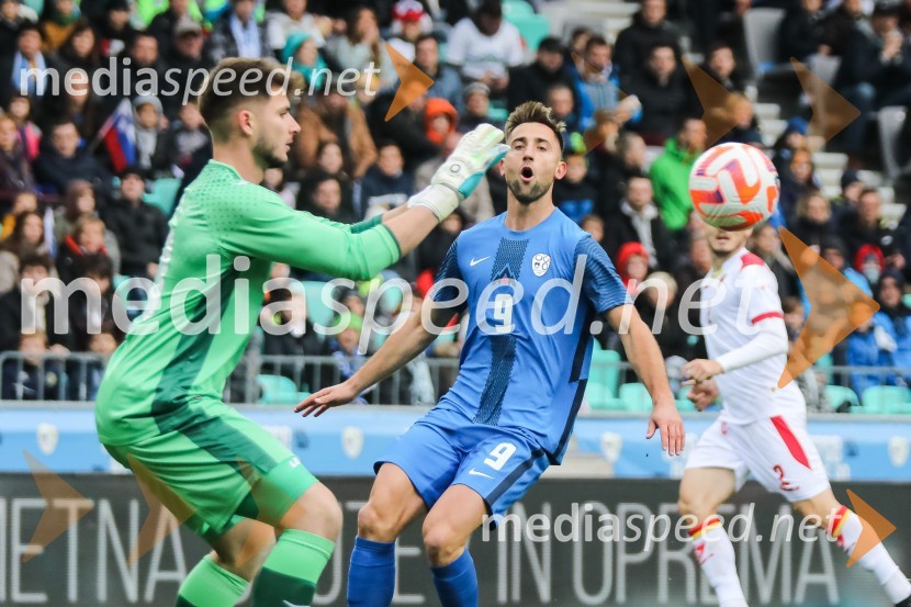  ... ;  Andraž Šporar, nogometaš, ŠK Slovan BratislavaNogometna tekma Slovenija - Črna gora