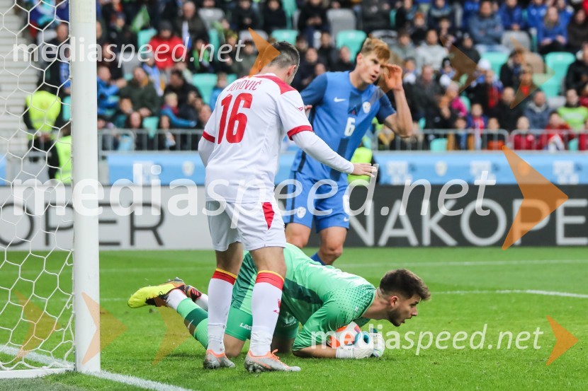 Nogometna tekma Slovenija - Črna gora