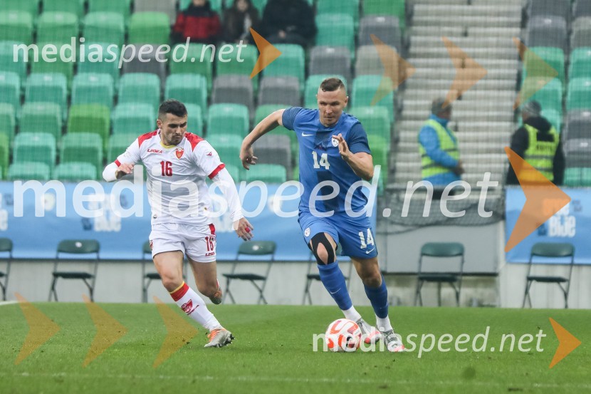  ... ;  Jasmin Kurtić, nogometaš, SpalNogometna tekma Slovenija - Črna gora