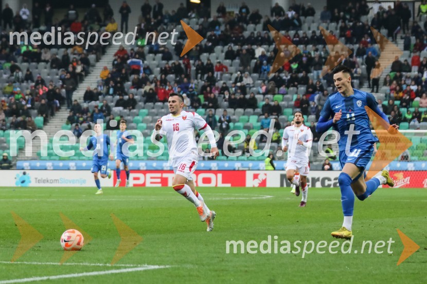  ... ;  Benjamin Šeško, nogometašNogometna tekma Slovenija - Črna gora