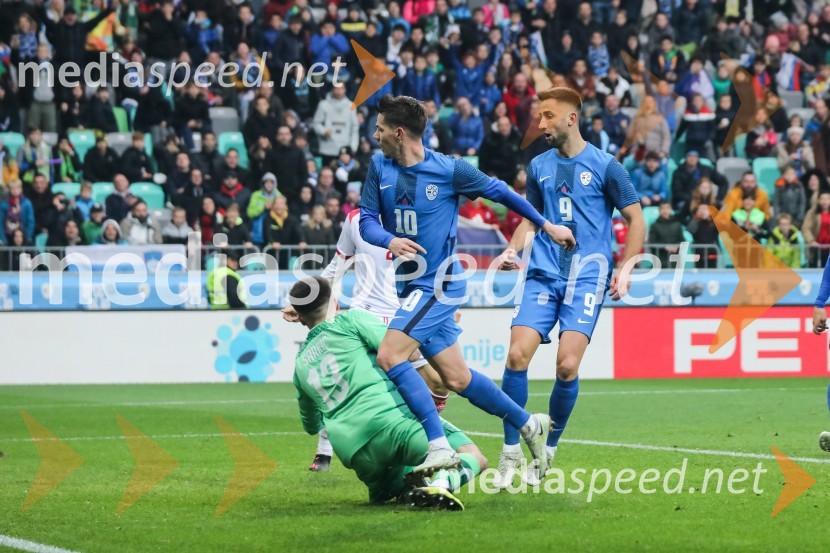  ... ;  Miha Zajc, nogometaš, Fenerbahče SK;  Andraž Šporar, nogometaš, ŠK Slovan BratislavaNogometna tekma Slovenija - Črna gora