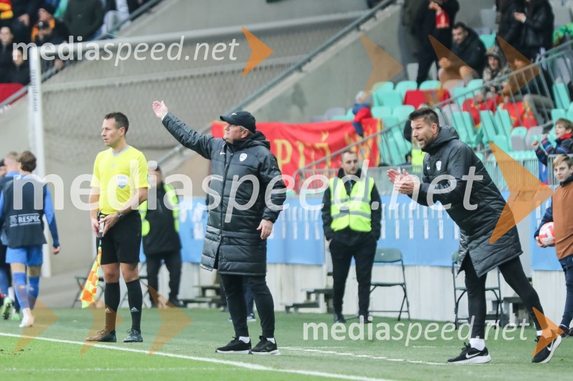  Matjaž Kek, selektor slovenske nogometne reprezentance;  ... Nogometna tekma Slovenija - Črna gora
