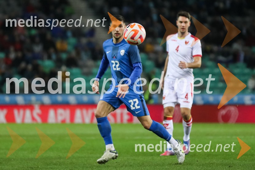  Adam Gnezda Čerin, nogometaš, NK Domžale;  ... Nogometna tekma Slovenija - Črna gora