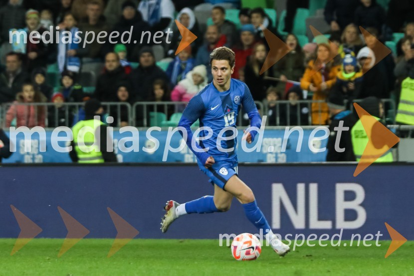  Luka Zahovič, nogometaš Nogometna tekma Slovenija - Črna gora