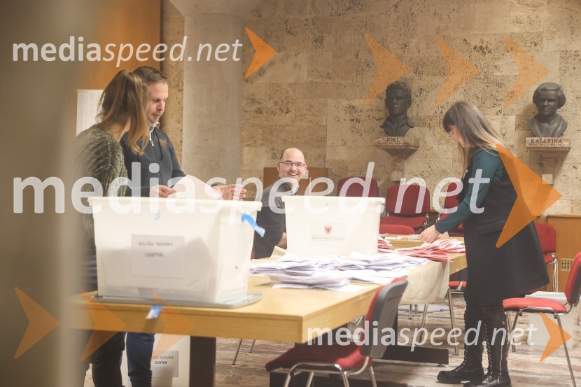 V Kranju se bosta v drugem krogu pomerila Matjaž Rakovec in Ivo Bajec