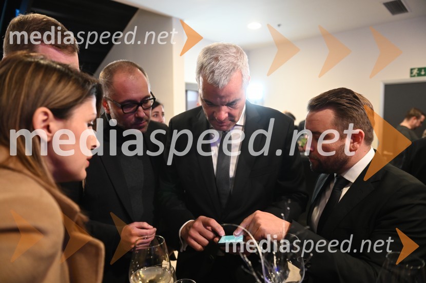  Eva Lozina, blogerka Nepopolna mama;  Gregor Reichenberg,  podžupan MOM za področje arhitekture in prostora;  Aleksander Saša Arsenovič, župan, Mestna občina Maribor;  Matej Pavlič, MS Invest d.o.o.V Mariboru drugi krog med Arsenovičem in Kanglerjem