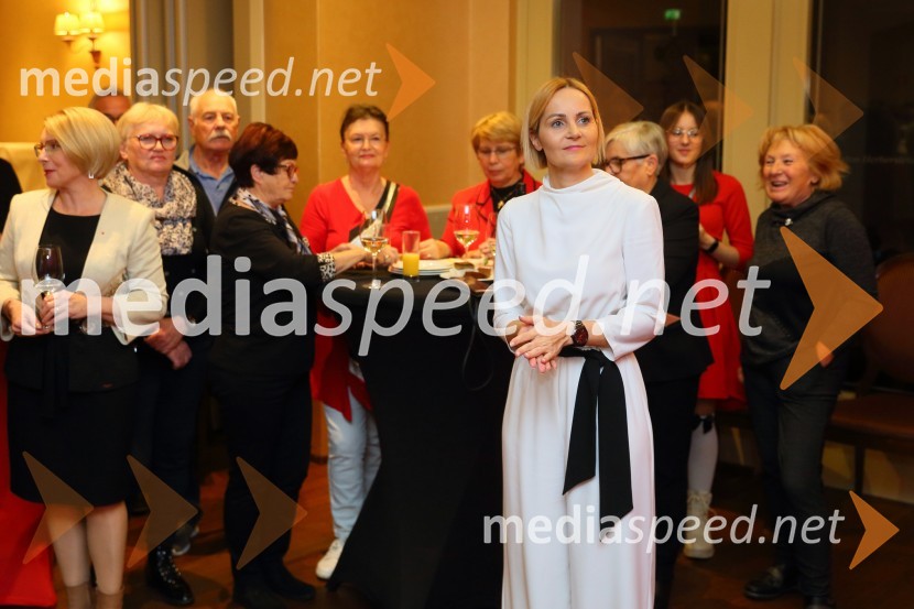  Nuška Gajšek, županja, Mestna občina PtujPtujska županja Nuška Gajšek zmagala v prvem krogu