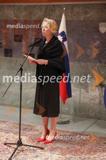 mag. Urška Klakočar Zupančič, predsednica Državnega zbora RS, podpredsednica, Gibanje SvobodaOtvoritev dobrodelne razstave UNICEF-ovih Punčk iz cunj