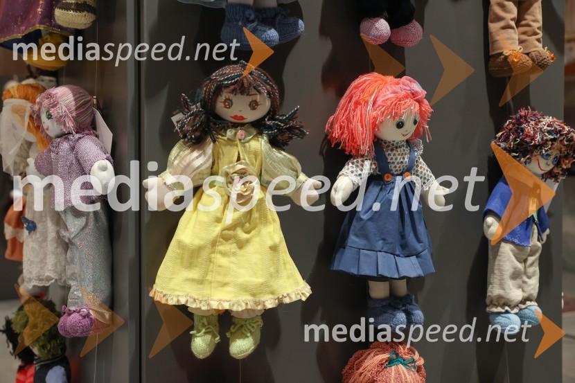 Otvoritev dobrodelne razstave UNICEF-ovih Punčk iz cunj