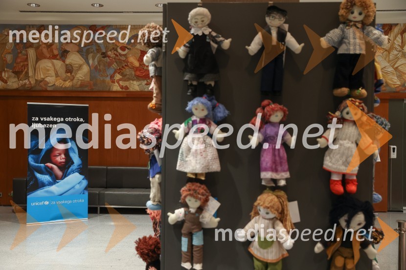 Otvoritev dobrodelne razstave UNICEF-ovih Punčk iz cunj