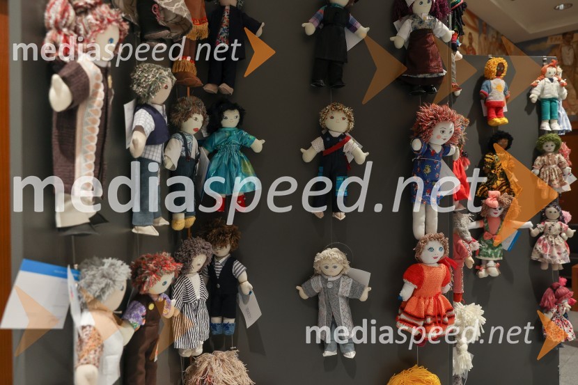 Otvoritev dobrodelne razstave UNICEF-ovih Punčk iz cunj