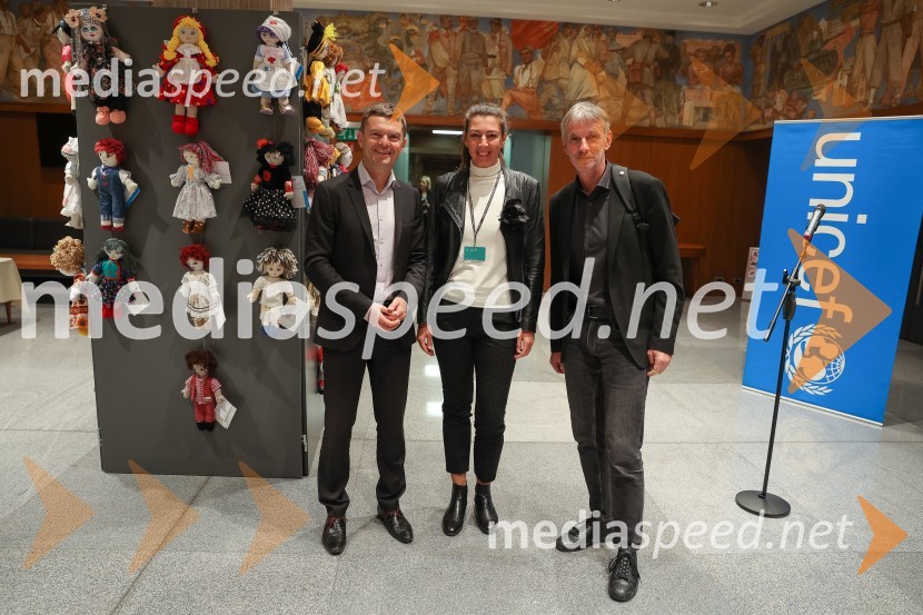  ... ;  ... ;  Tomaž Bergoč,  izvršni direktor UNICEF-a SlovenijaOtvoritev dobrodelne razstave UNICEF-ovih Punčk iz cunj
