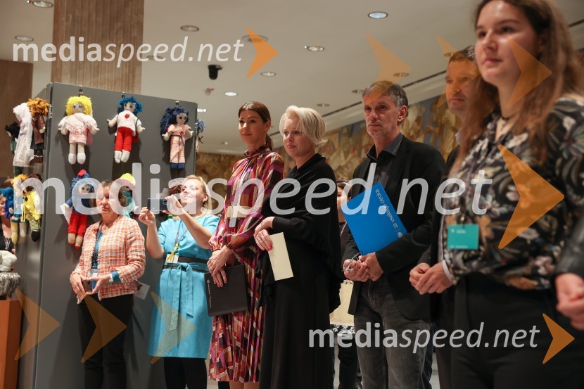 dr. Dominika  Švarc Pipan, ministrica za pravosodje; mag. Urška Klakočar Zupančič, predsednica Državnega zbora RS, podpredsednica, Gibanje Svoboda;  Tomaž Bergoč,  izvršni direktor UNICEF-a SlovenijaOtvoritev dobrodelne razstave UNICEF-ovih Punčk iz cunj