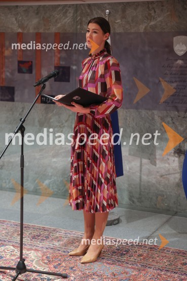 dr. Dominika  Švarc Pipan, ministrica za pravosodjeOtvoritev dobrodelne razstave UNICEF-ovih Punčk iz cunj