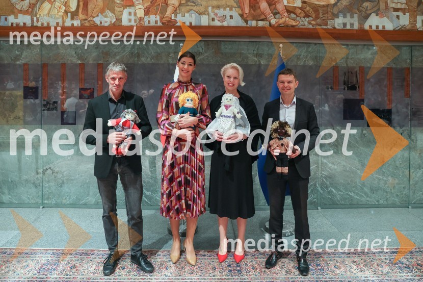  Tomaž Bergoč,  izvršni direktor UNICEF-a Slovenija; dr. Dominika  Švarc Pipan, ministrica za pravosodje; mag. Urška Klakočar Zupančič, predsednica Državnega zbora RS, podpredsednica, Gibanje Svoboda;  ... Otvoritev dobrodelne razstave UNICEF-ovih Punčk iz cunj