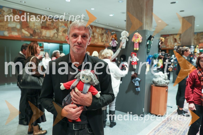  Tomaž Bergoč,  izvršni direktor UNICEF-a SlovenijaOtvoritev dobrodelne razstave UNICEF-ovih Punčk iz cunj