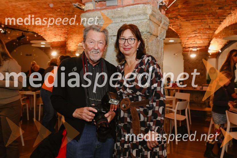  Stane Jerko, fotograf;  Branka Strmole Ukmar, Waldorfska šola LjubljanaPletenje adventnih venčkov z znanimi gosti na Waldorfski šoli v Ljubljani 2022