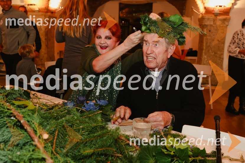  Milena  Morača, operna pevka;  Jurij  Souček, igralecPletenje adventnih venčkov z znanimi gosti na Waldorfski šoli v Ljubljani 2022