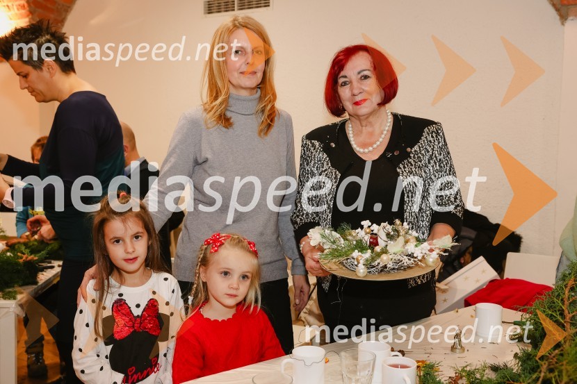  ... ;  ... ;  ... ;  Vlasta Nussdorfer, svetovalka predsednika republikePletenje adventnih venčkov z znanimi gosti na Waldorfski šoli v Ljubljani 2022