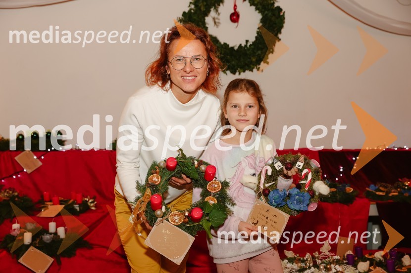  Brigita Langerholc Žager, nekdanja vrhunska šprtnica;  Nia ŽagerPletenje adventnih venčkov z znanimi gosti na Waldorfski šoli v Ljubljani 2022