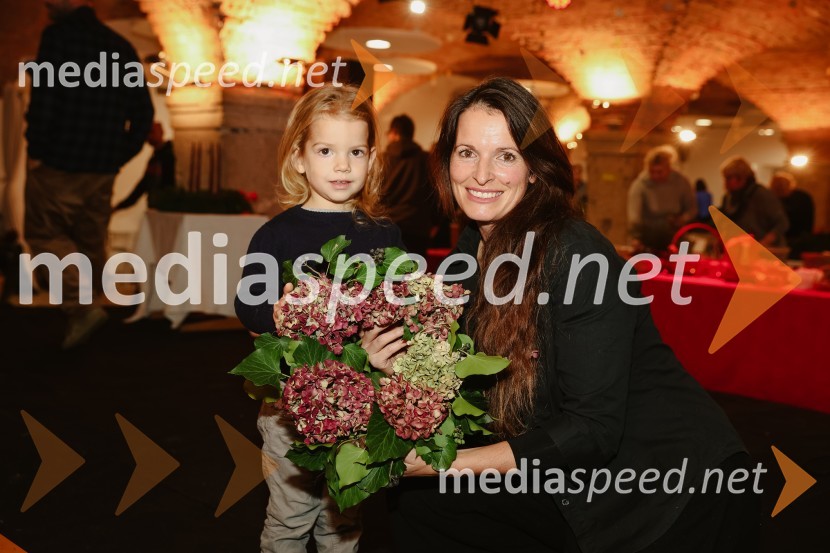  Lun Horvat Dolinar;  Ana Horvat Dolinar, igralkaPletenje adventnih venčkov z znanimi gosti na Waldorfski šoli v Ljubljani 2022