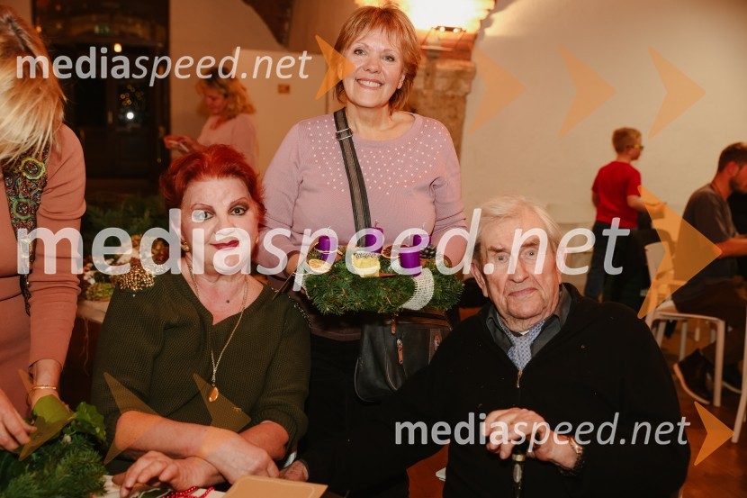  Milena  Morača, operna pevka;  Darja Korez Korenčan, novinarka TV Slovenija;  Jurij  Souček, igralecPletenje adventnih venčkov z znanimi gosti na Waldorfski šoli v Ljubljani 2022