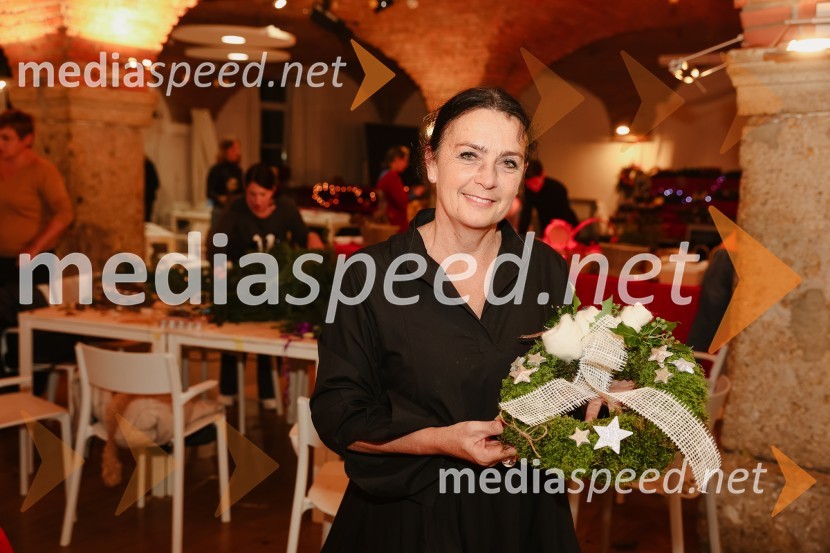  Melita Jakelj, dolgoletna ravnateljica OŠ KobaridPletenje adventnih venčkov z znanimi gosti na Waldorfski šoli v Ljubljani 2022