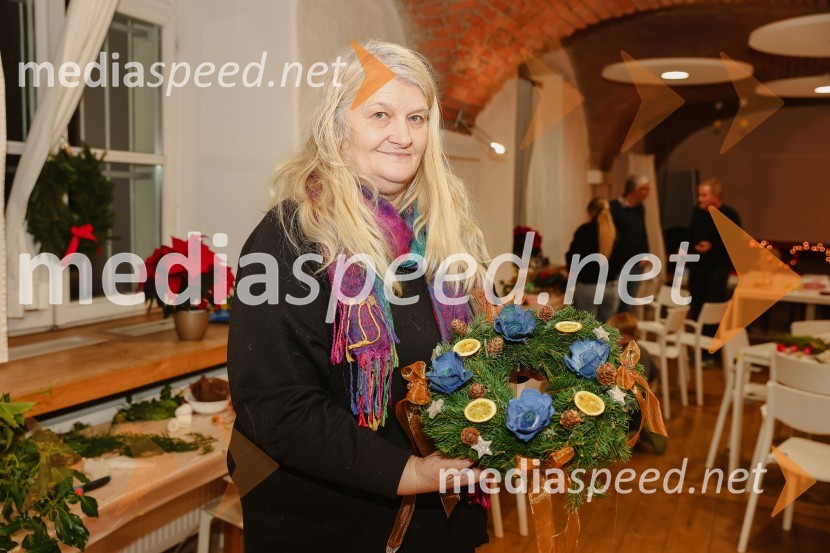  Carmen Leban, novinarkaPletenje adventnih venčkov z znanimi gosti na Waldorfski šoli v Ljubljani 2022