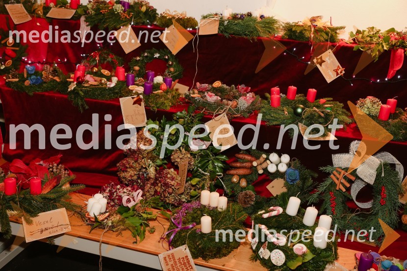 Pletenje adventnih venčkov z znanimi gosti na Waldorfski šoli v Ljubljani 2022