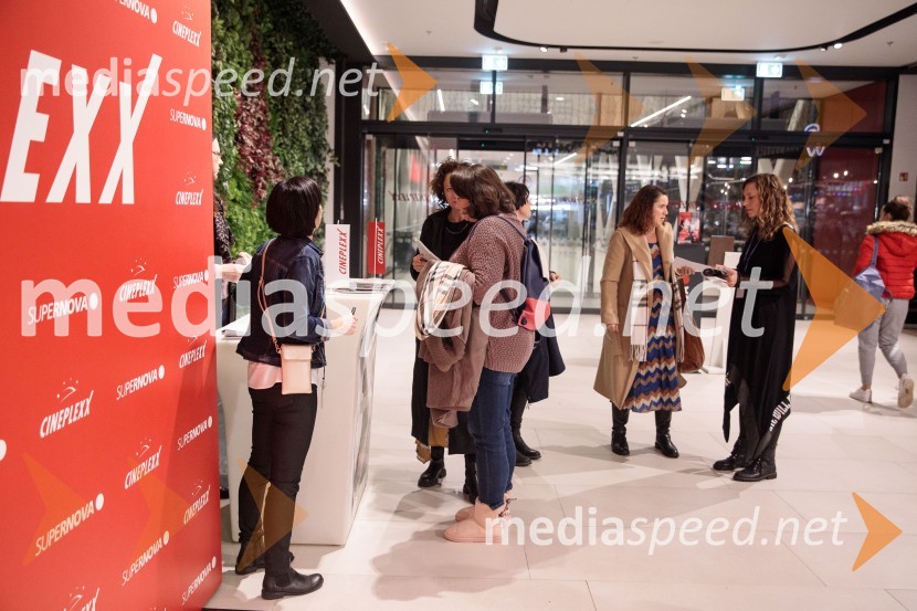 ONA VE, premiera filma v Cineplexx Ljubljana