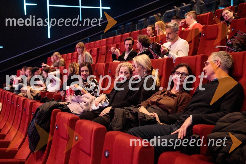 ONA VE, premiera filma v Cineplexx Ljubljana