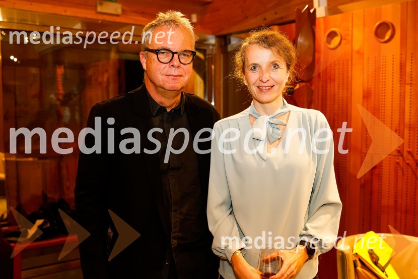  Andrej Drapal, svetovalec, Consensus;  Polona Lovšin, vodja komunikacij, Riko d.o.o.ISKRIVO V ŽIVO, Andrej Drapal v pogovoru z Leonom Magdalencem