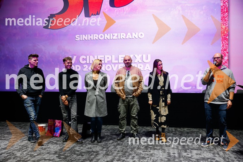  Uroš Steklasa, glasbenik;  David Amaro, pevec;  Karin Komljanec, igralka;  Gaber K. Trseglav, igralec;  Klara Kastelec, igralka;  Uroš Buh, glasbenik, igralecČudežni svet, premiera animiranega filma v Cineplexx