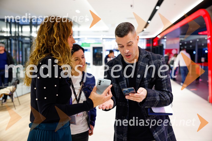  ... ;  ... ;  Klemen Bučan, radijski voditelj, stand-up komik, DJČudežni svet, premiera animiranega filma v Cineplexx