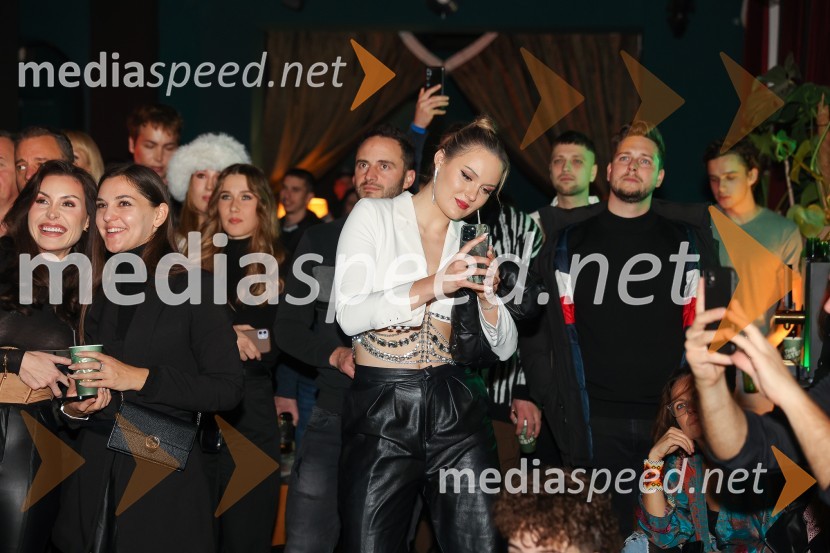  Nina  KolarEGO, ekskluzivna premiera novega videa Gaje Prestor