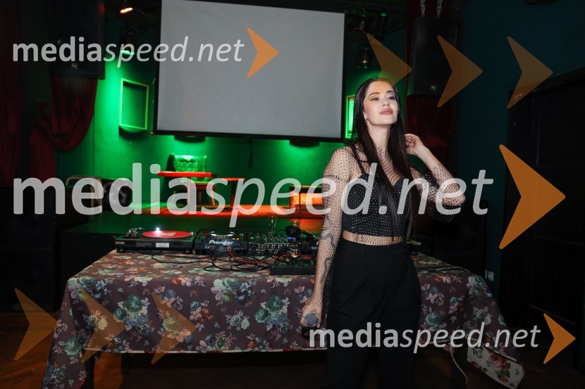  Gaja Prestor, pevkaEGO, ekskluzivna premiera novega videa Gaje Prestor